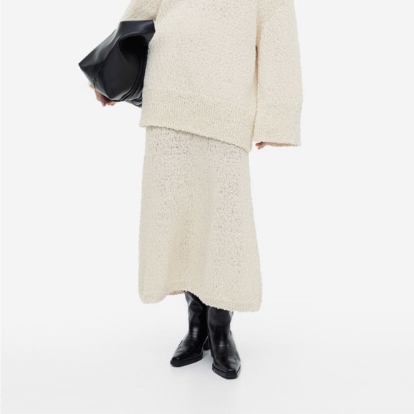 H&M Flared Textured Knit Skirt - size M - Picture 4 of 6